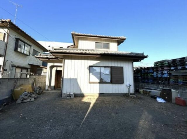 まるごと生まれ変わった家。車は3台とめられる、葉鹿町の一戸建...の画像