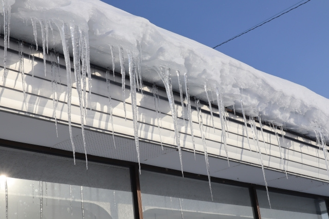 八戸市の新築戸建てで屋根のすが漏れを防ぐ！ツララ対策と雪害に...の画像
