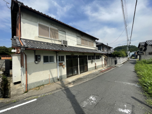 奈良県生駒郡平群町椿井で古家付き土地を買取　越境・ゴミ置き場...の画像