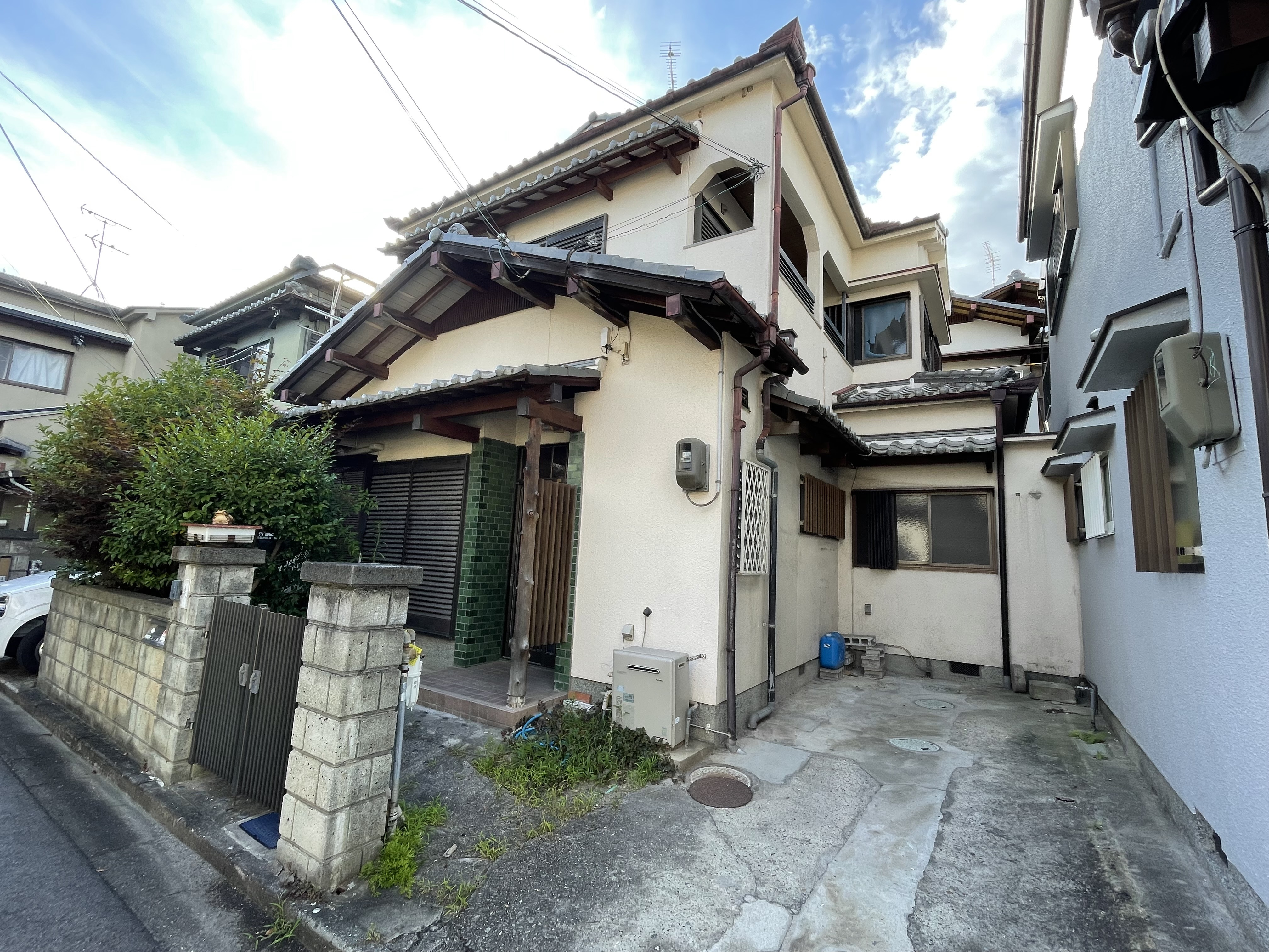 大和郡山市新町で連棟戸建てを買取　土壁をクロス仕上げ・ユニッ...の画像