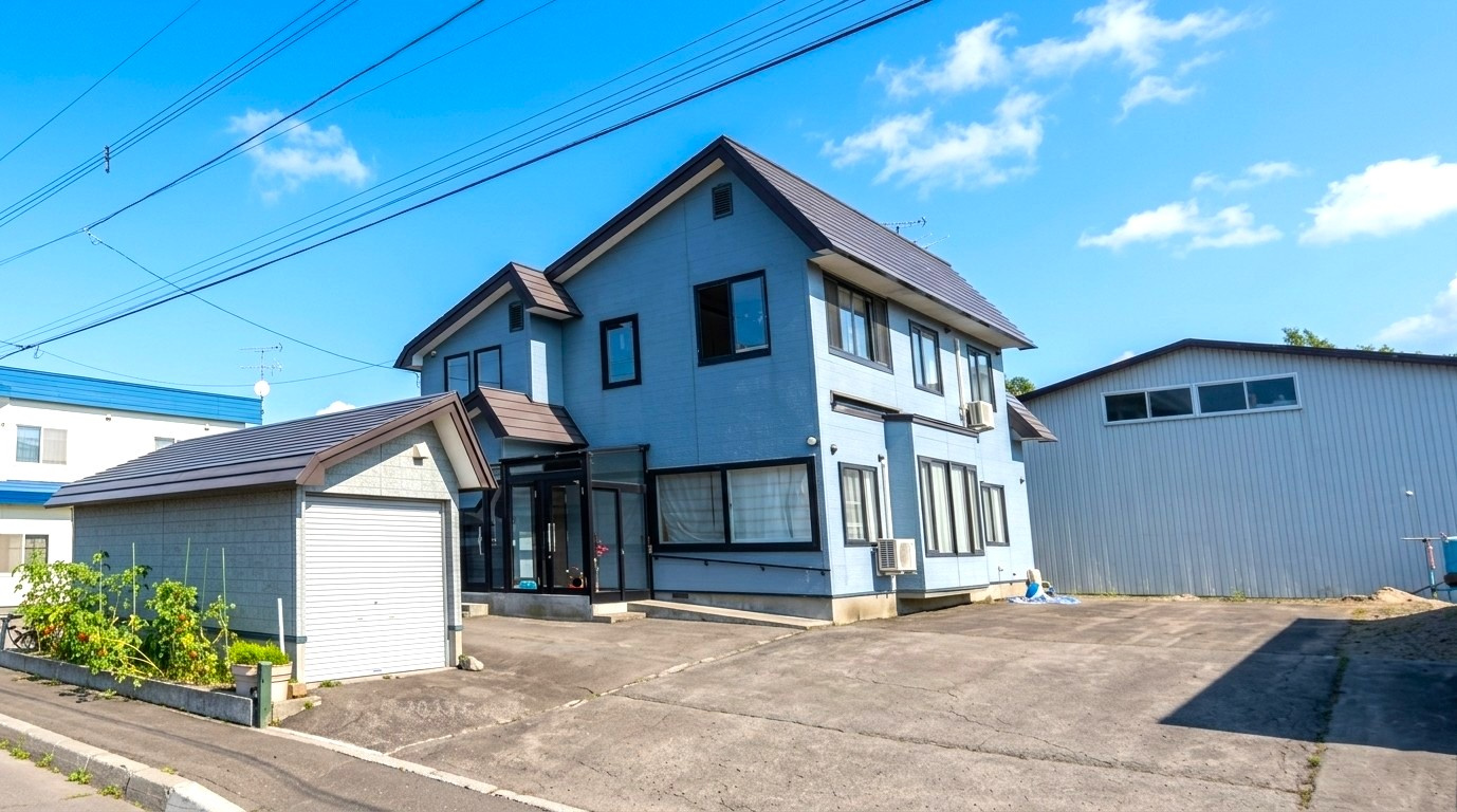 小清水町南町1丁目の4LDK中古住宅をご紹介!広々としたお庭...の画像