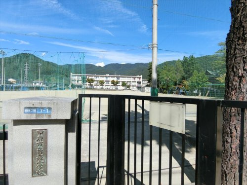 里垣小学校