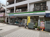 コンビニエンスストア ファミリーマート 谷塚駅東口店