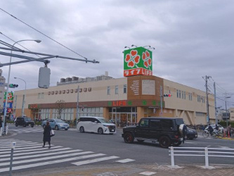ライフ六町駅前店