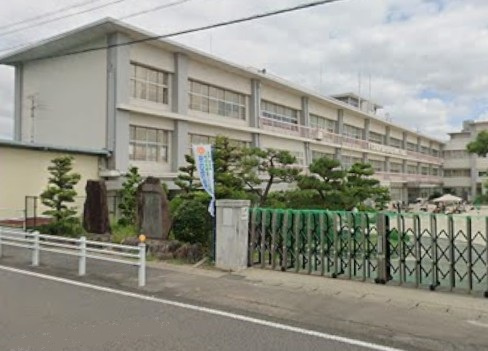 春日小学校