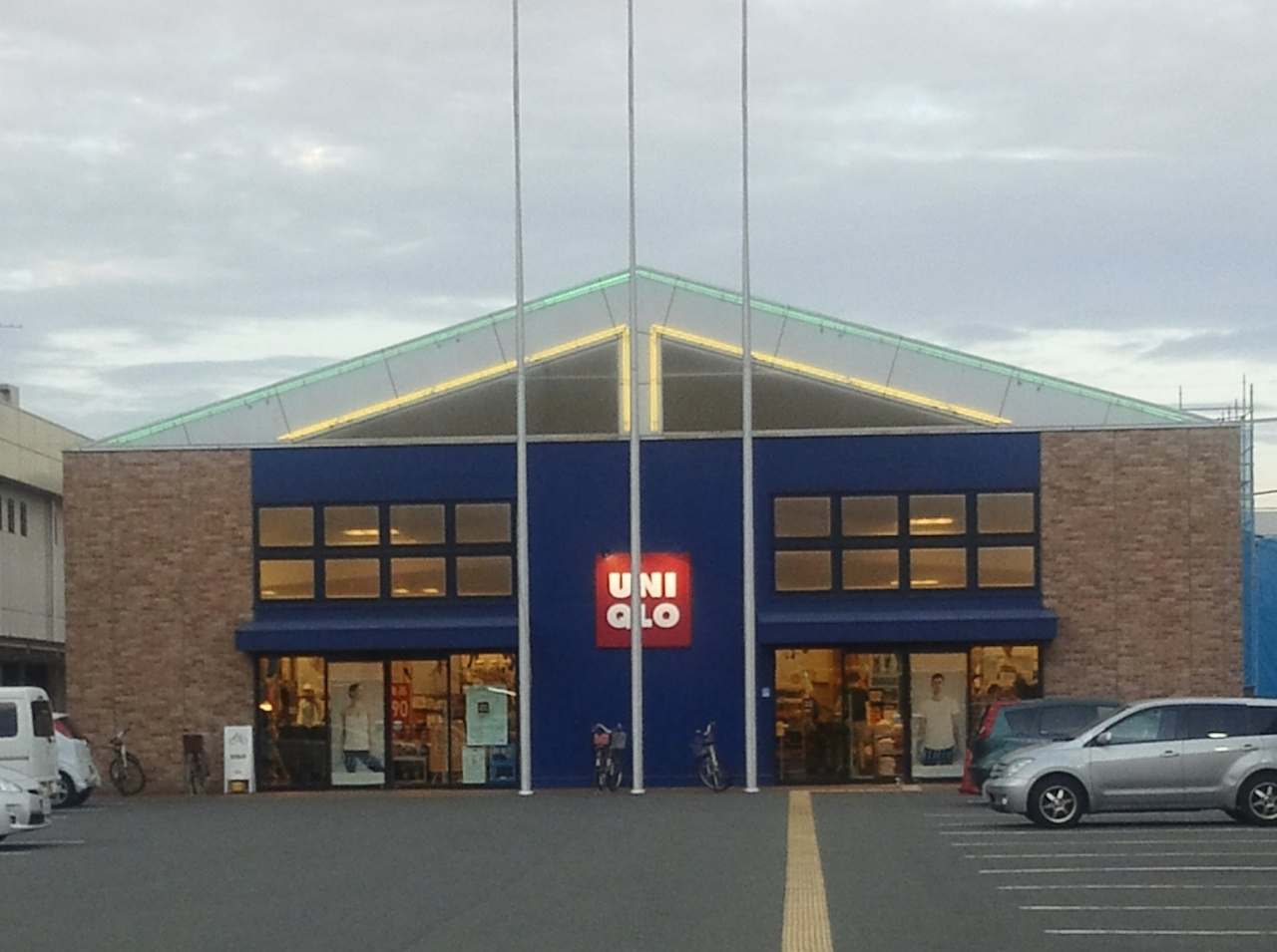 ユニクロ 寝屋川店情報ページ 大阪市鶴見区 北摂で不動産売買でお悩みの方は株式会社seimuへ