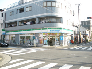 ファミリーマートますや古市場店の画像1