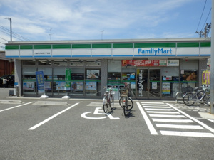 ファミリーマート川崎戸手本町２丁目店の画像1