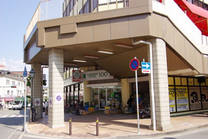 ローソンストア100 宝塚南口駅前店の画像1