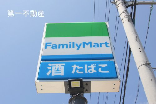 ファミリーマート上野店