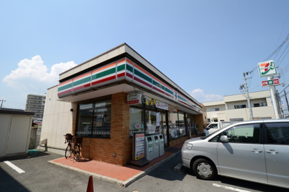 セブンイレブン宝塚鹿塩１丁目店の画像1