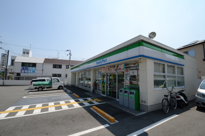 ファミリーマート 小林四丁目店の画像1