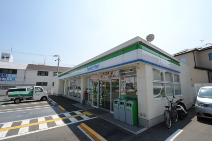 ファミリーマート 小林四丁目店の画像2