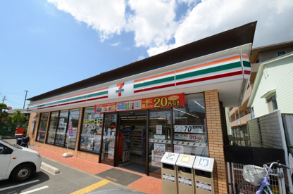 セブンイレブン宝塚山本西の画像1