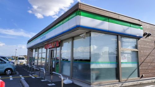 ファミリーマート行田持田店