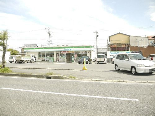 ファミリーマート 津乙部店