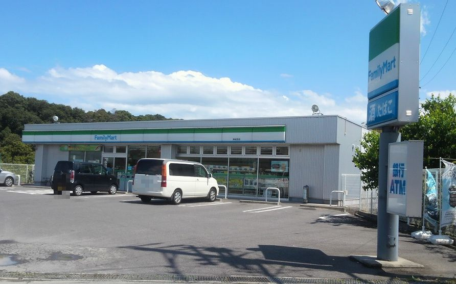 ファミリーマート津岩田店