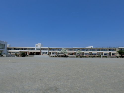 韮崎市立甘利小学校