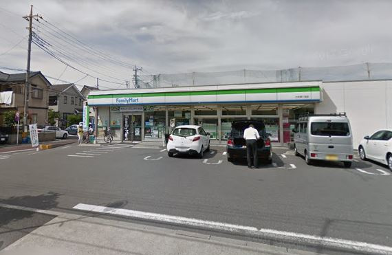 ファミリーマート六木四丁目店