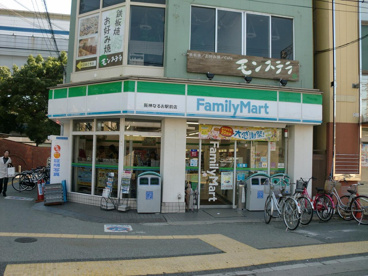 ファミリーマート阪神なるお駅前店の画像1
