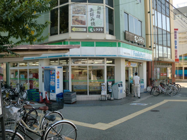 ファミリーマート阪神なるお駅前店の画像2