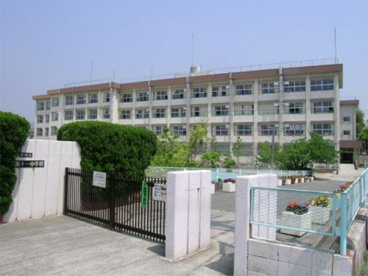 豊中市立第十一中学校の画像1