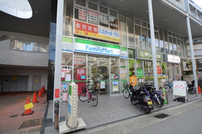 ファミリーマート甲東園駅前店の画像1