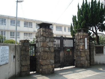尼崎市立　成良中学校の画像1