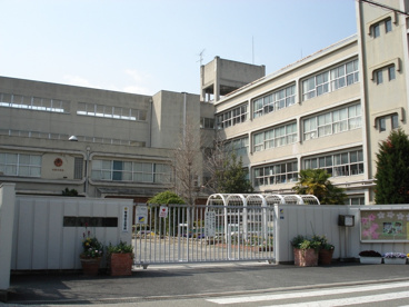 伊丹市立　花里小学校の画像2