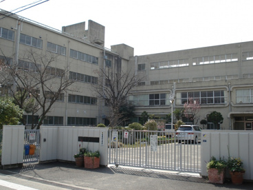 伊丹市立　花里小学校の画像3