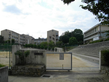 西宮市立　上ヶ原中学校の画像1