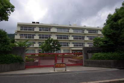 宝塚市立　中山五月台中学校の画像3