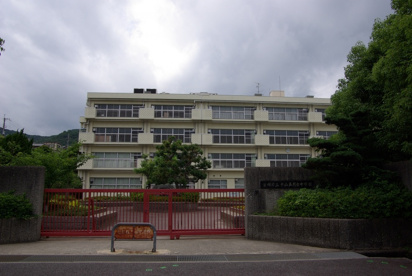 宝塚市立　中山五月台中学校の画像4