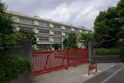 宝塚市立　中山五月台中学校の画像5