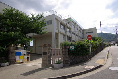 宝塚市立　宝梅中学校の画像3