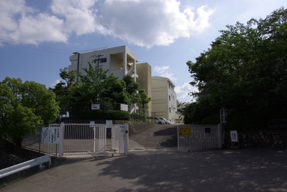 宝塚市立逆瀬台小学校の画像1