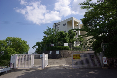 宝塚市立逆瀬台小学校の画像2