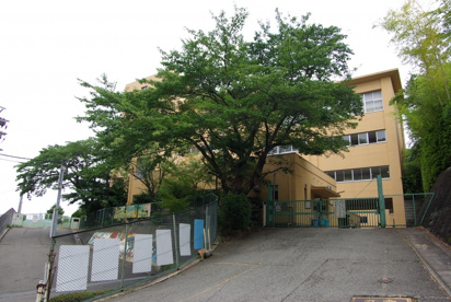 宝塚市立　長尾台小学校の画像1
