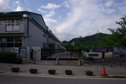宝塚市立　山手台小学校の画像1