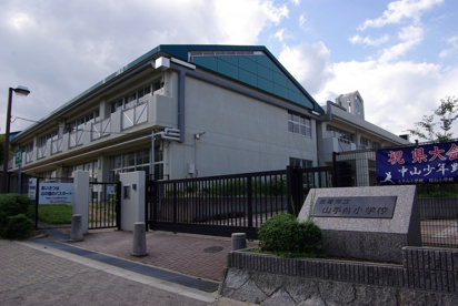 宝塚市立　山手台小学校の画像3