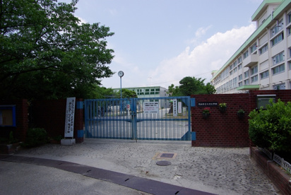 川西市立　久代小学校の画像2