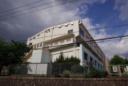 川西市立　緑台小学校の画像1