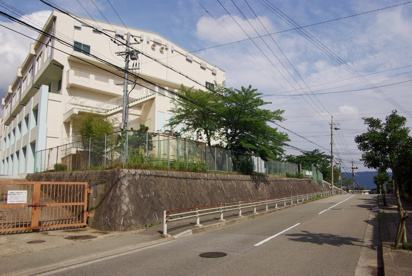 川西市立　緑台小学校の画像4