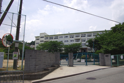 川西市立　川西中学校の画像1