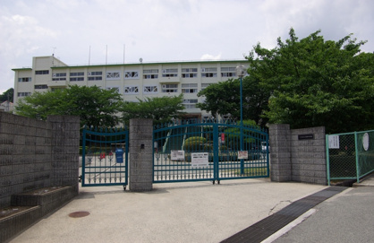 川西市立　川西中学校の画像2