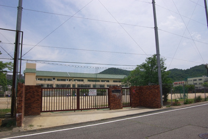 川西市立　明峰中学校の画像2