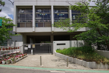 芦屋市立　朝日ケ丘小学校の画像2