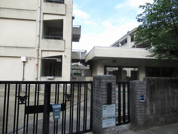 横路中学校