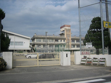 山本小学校