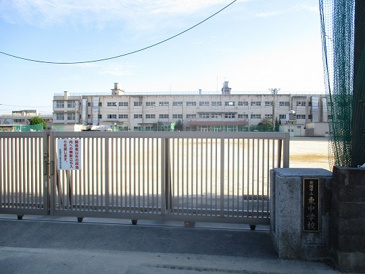 東中学校